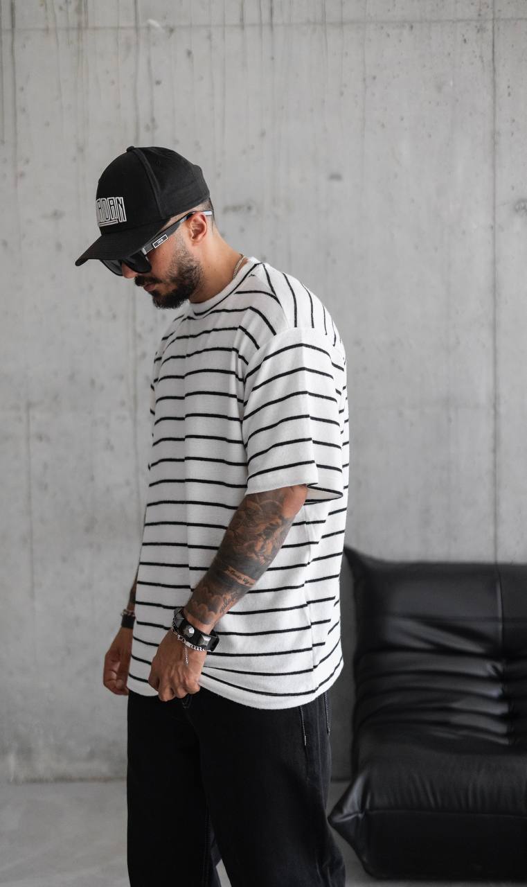 Soft Material  T‑Shirt — მსუბუქი, “soft material” ქსოვილით, კომფორტული ყოველდღიური ზედა, მაღალი ხარისხის მაისური, თეთრი შავი ზოლებით