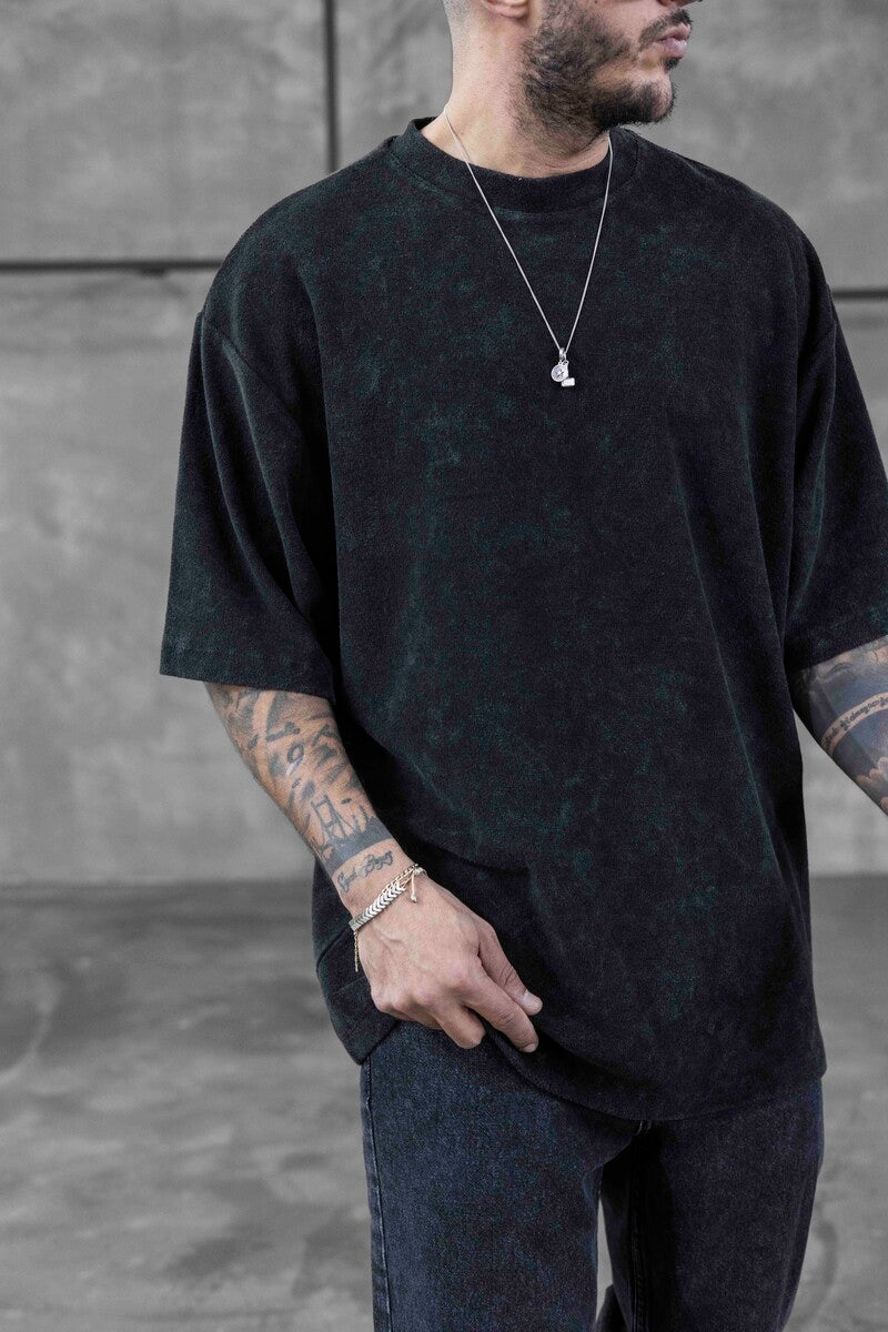 Washed Black T‑Shirt — შავი ყოველდღიური ზედა, მსუბუქი “washed” ეფექტით, მაღალი ხარისხის მაისური, განსხვავებული ვიზუალით